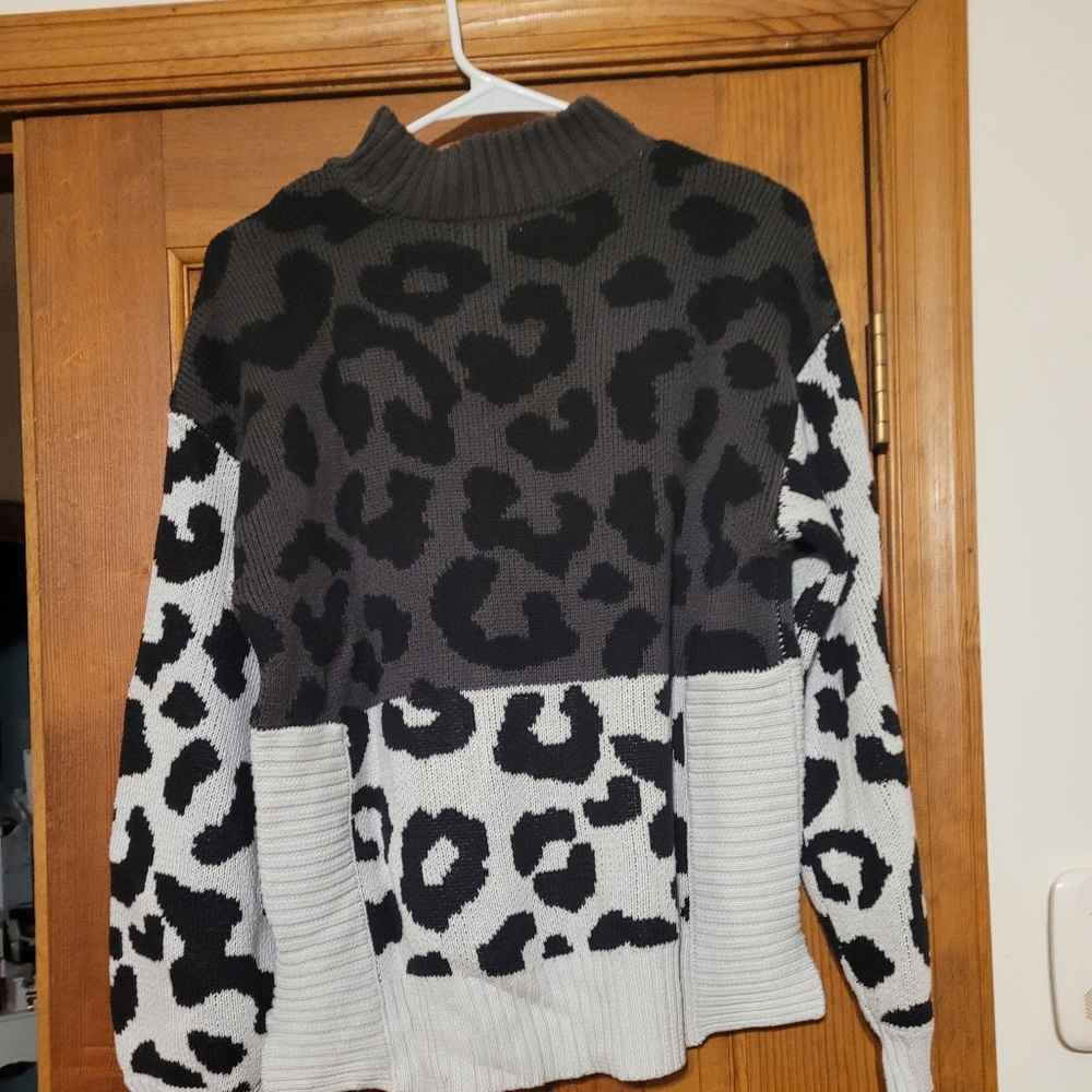 Like new nine west sweater